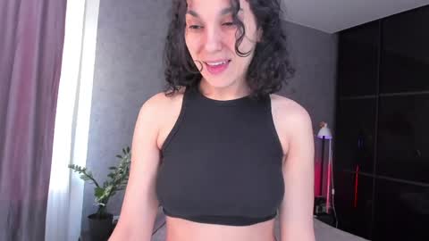 Snapshot of bemby_pam chatting on May 2026 04:18:01 AM A girl from your dreams online show from May 2026 04:18:01 AM