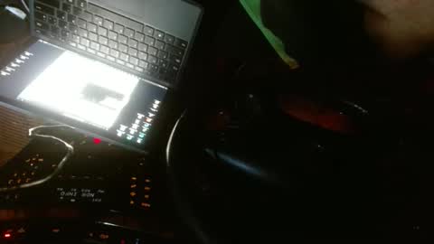 Snapshot of benb2022 chatting on September 2025 04:01:02 AM benb2022 online show from September 2025 04:01:02 AM