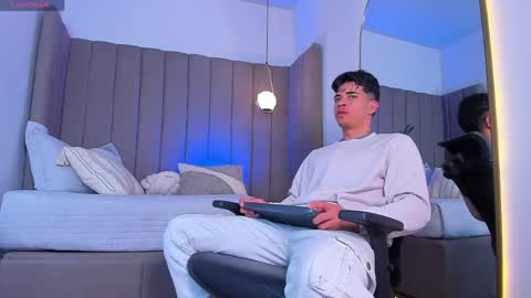 BENJAMIN online show from May 2026 03:37:02 AM