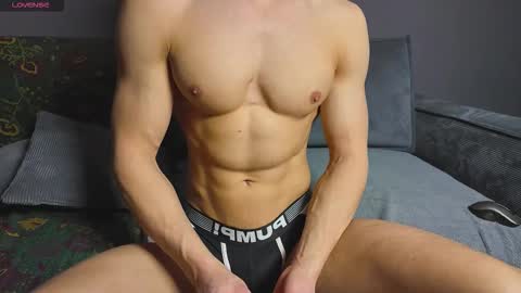 benjaminkarl02 online show from November 2025 09:41:01 AM