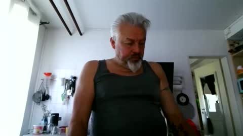 Snapshot of berg_boy chatting on May 2026 08:33:02 AM Martin online show from May 2026 08:33:02 AM