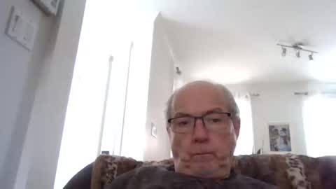 Snapshot of bernard1102 chatting on January 2025 06:20:01 PM bernard1102 online show from January 2025 06:20:01 PM