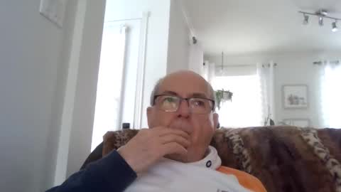 Snapshot of bernard1102 chatting on January 2025 06:20:02 PM bernard1102 online show from January 2025 06:20:02 PM