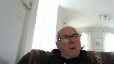 Snapshot of bernard1102 chatting on September 2025 01:32:01 PM bernard1102 online show from September 2025 01:32:01 PM