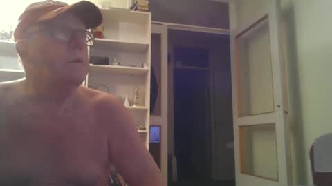 Snapshot of berra3232 chatting on February 2025 03:23:01 AM berra online show from February 2025 03:23:01 AM