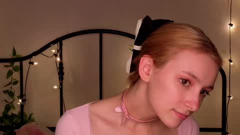 Snapshot of berrryjelly chatting on May 2026 11:50:01 AM Hi Im NikaComing back online on Monday 3 online show from May 2026 11:50:01 AM