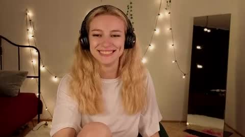 Snapshot of berrryjelly chatting on July 2026 04:13:01 PM Hi Im NikaComing back online on Monday 3 online show from July 2026 04:13:01 PM