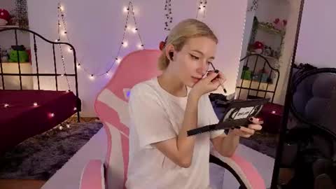 Snapshot of berrryjelly chatting on July 2026 11:13:02 AM Hi Im NikaComing back online on Monday 3 online show from July 2026 11:13:02 AM
