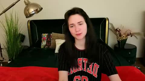 Snapshot of berrydiva chatting on May 2026 07:53:02 PM Violette online show from May 2026 07:53:02 PM
