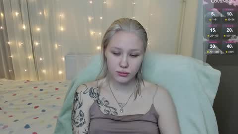 Snapshot of best_trip chatting on January 2025 02:06:01 AM Danny and Kira online show from January 2025 02:06:01 AM