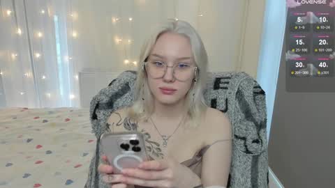 Snapshot of best_trip chatting on January 2025 05:09:01 AM Danny and Kira online show from January 2025 05:09:01 AM