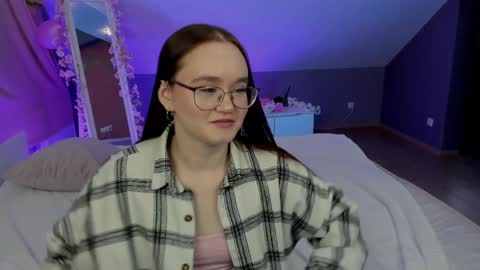 Snapshot of best_trip chatting on February 2025 08:24:01 AM Danny and Kira online show from February 2025 08:24:01 AM