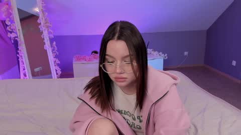 Snapshot of best_trip chatting on February 2025 11:42:02 PM Danny and Kira online show from February 2025 11:42:02 PM