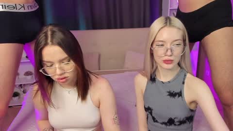 Snapshot of best_trip chatting on February 2025 11:26:01 PM Danny and Kira online show from February 2025 11:26:01 PM