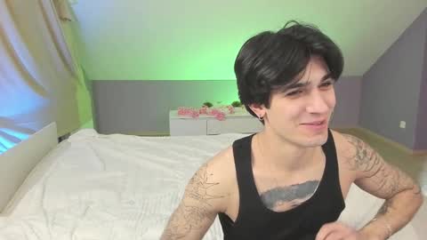 Snapshot of best_trip chatting on February 2025 09:15:02 AM Danny and Kira online show from February 2025 09:15:02 AM