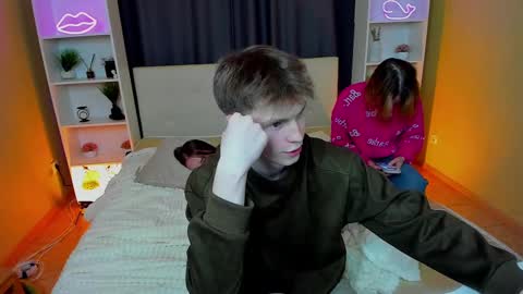 Snapshot of best_trip chatting on March 2025 12:39:02 AM Danny and Kira online show from March 2025 12:39:02 AM