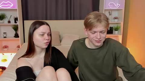 Snapshot of best_trip chatting on March 2025 06:46:02 AM Danny and Kira online show from March 2025 06:46:02 AM