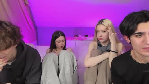 Snapshot of best_trip chatting on March 2025 02:43:02 PM Danny and Kira online show from March 2025 02:43:02 PM