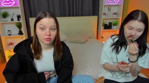 Snapshot of best_trip chatting on March 2025 09:11:01 AM Danny and Kira online show from March 2025 09:11:01 AM