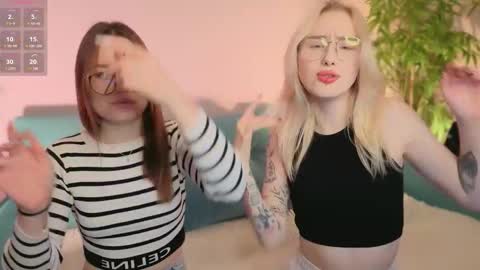 Snapshot of best_trip chatting on September 2025 10:15:02 AM Danny and Kira online show from September 2025 10:15:02 AM