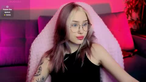 Snapshot of best_trip chatting on September 2025 02:27:01 AM Danny and Kira online show from September 2025 02:27:01 AM