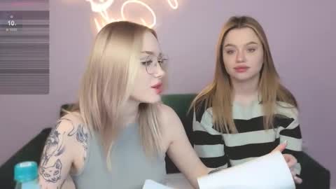 Snapshot of best_trip chatting on October 2025 08:15:02 AM Danny and Kira online show from October 2025 08:15:02 AM