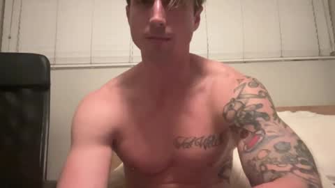 Snapshot of bestcoast35 chatting on November 2025 02:00:02 AM Bestcoast3579 online show from November 2025 02:00:02 AM