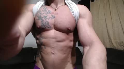 Snapshot of bestmuscle chatting on May 2026 11:14:02 PM bestmuscle online show from May 2026 11:14:02 PM