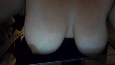 Snapshot of betsysjuggs chatting on September 2025 03:40:01 AM betsysjuggs online show from September 2025 03:40:01 AM