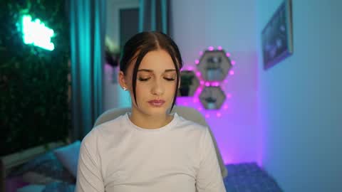 Betty Grey online show from September 2025 06:21:01 PM