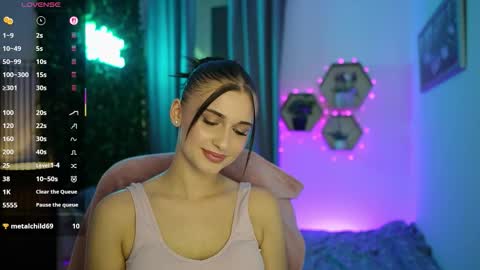 Betty Grey online show from September 2025 06:44:02 PM
