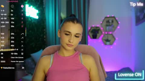 Betty Grey online show from September 2025 06:46:02 PM
