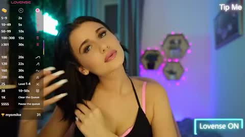 Betty Grey online show from October 2025 06:50:01 PM