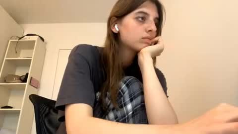 Snapshot of beulahweikert chatting on June 2026 04:18:01 PM Lina online show from June 2026 04:18:01 PM