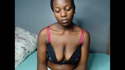 Snapshot of beverly_bay chatting on May 2026 08:37:01 PM beverly online show from May 2026 08:37:01 PM