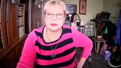 BeverlyQCynia online show from October 2025 11:32:02 AM