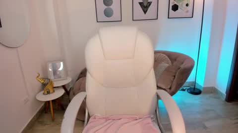 beverlyy johnson online show from October 2025 03:49:02 AM