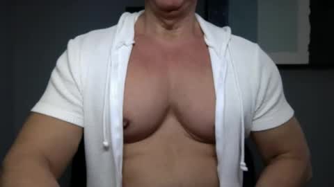 BGDKMUSCLEGUY - SELECTED BY CHATURBATE AS A TOP BROADCASTER FOR 2023 online show from March 2025 05:39:01 PM