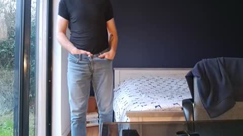 My name is David and if you like public exhibitions you wont be disappointed with me LoL - My favorite vibes is 44  online show from January 2025 02:52:02 PM