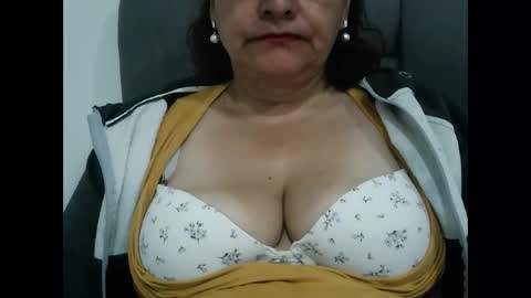 Snapshot of biancasteel chatting on April 2026 11:38:01 AM biancasteel online show from April 2026 11:38:01 AM
