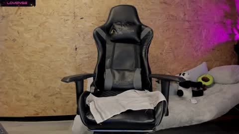 Biancastrong.. IGThebiancastrong online show from February 2025 08:50:01 AM