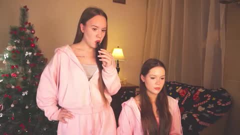 Lisa and Alice online show from December 2025 02:00:01 PM