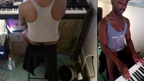 Snapshot of bicepsandfrot chatting on February 2025 10:58:02 AM BicepsandFrot online show from February 2025 10:58:02 AM