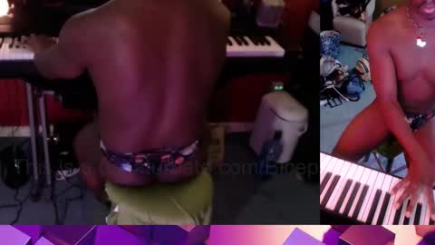 Snapshot of bicepsandfrot chatting on February 2026 01:24:02 AM BicepsandFrot online show from February 2026 01:24:02 AM