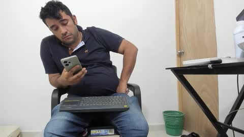 Tommy online show from November 2025 07:40:03 PM