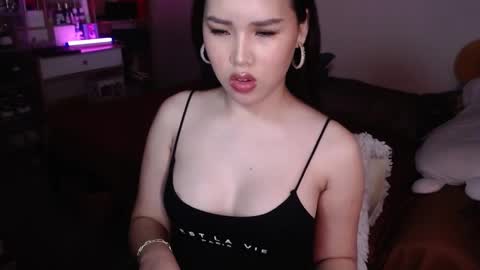 Mia online show from December 2024 07:17:01 AM