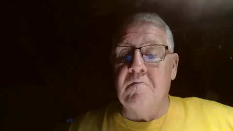 Snapshot of bigbeerdrinker1 chatting on November 2025 11:42:02 PM bigbeerdrinker online show from November 2025 11:42:02 PM