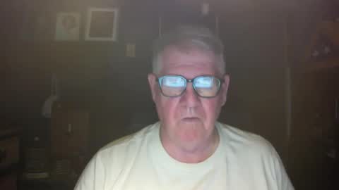 Snapshot of bigbeerdrinker1 chatting on March 2026 04:19:01 AM bigbeerdrinker online show from March 2026 04:19:01 AM