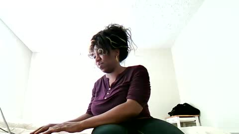 Snapshot of bigboobs_bouncin chatting on April 2026 12:10:01 PM Ashley online show from April 2026 12:10:01 PM