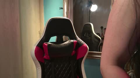 kyra Moor online show from November 2025 02:02:02 AM